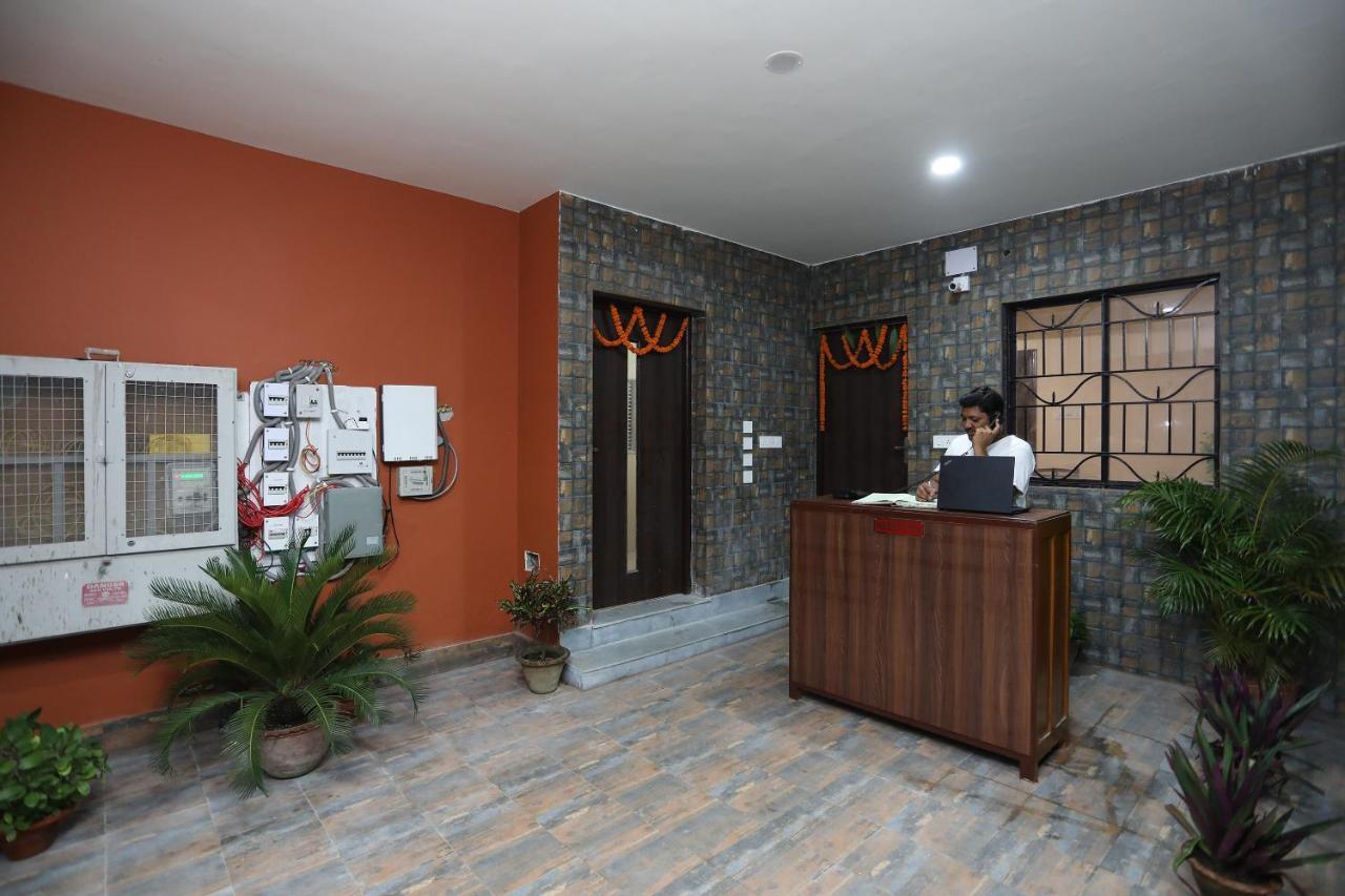 Oyo 17376 Happy Spring Inn 加尔各答 外观 照片